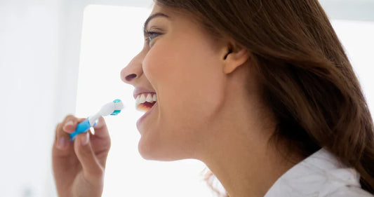 Nerovnomerné bielenie zubov – prečo sa objavuje a ako ho riešiť?